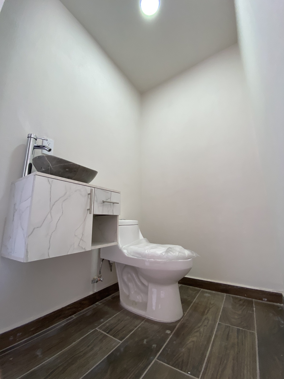 8 de 19: Medio baño