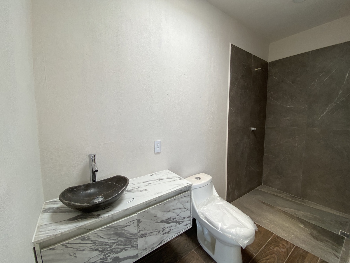 17 de 19: Baño completo