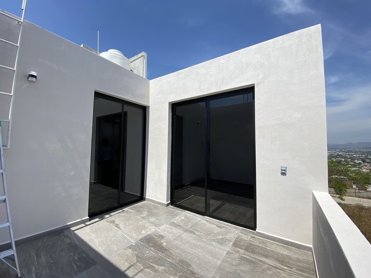 23 of 26: Terraza