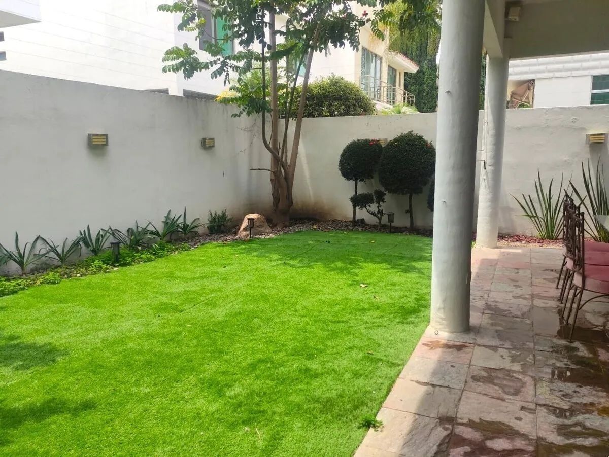 Terraza y jardin