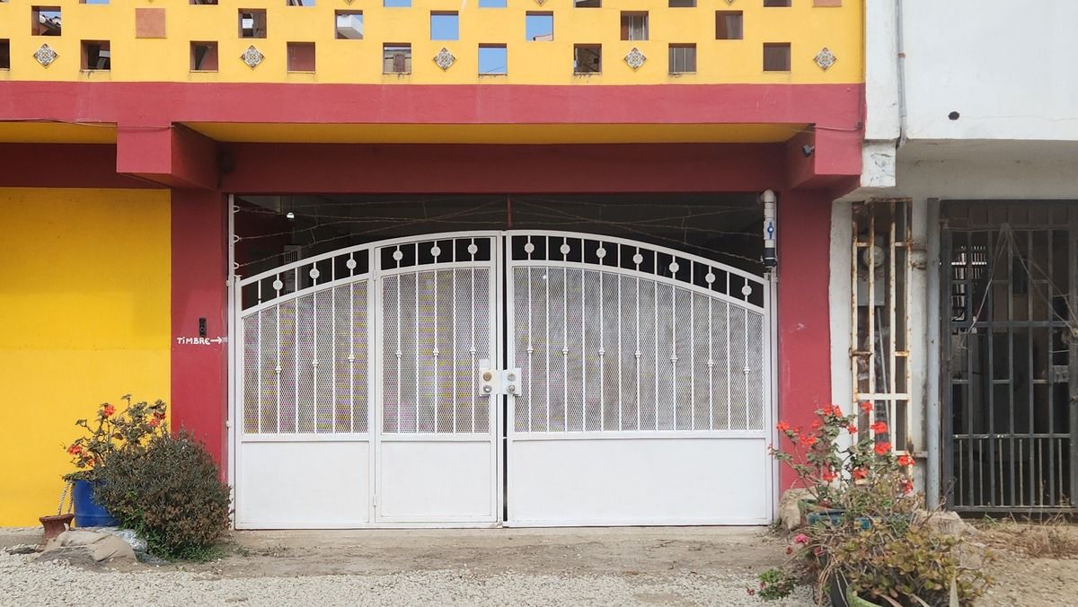 2 de 14: Secure Entrance
