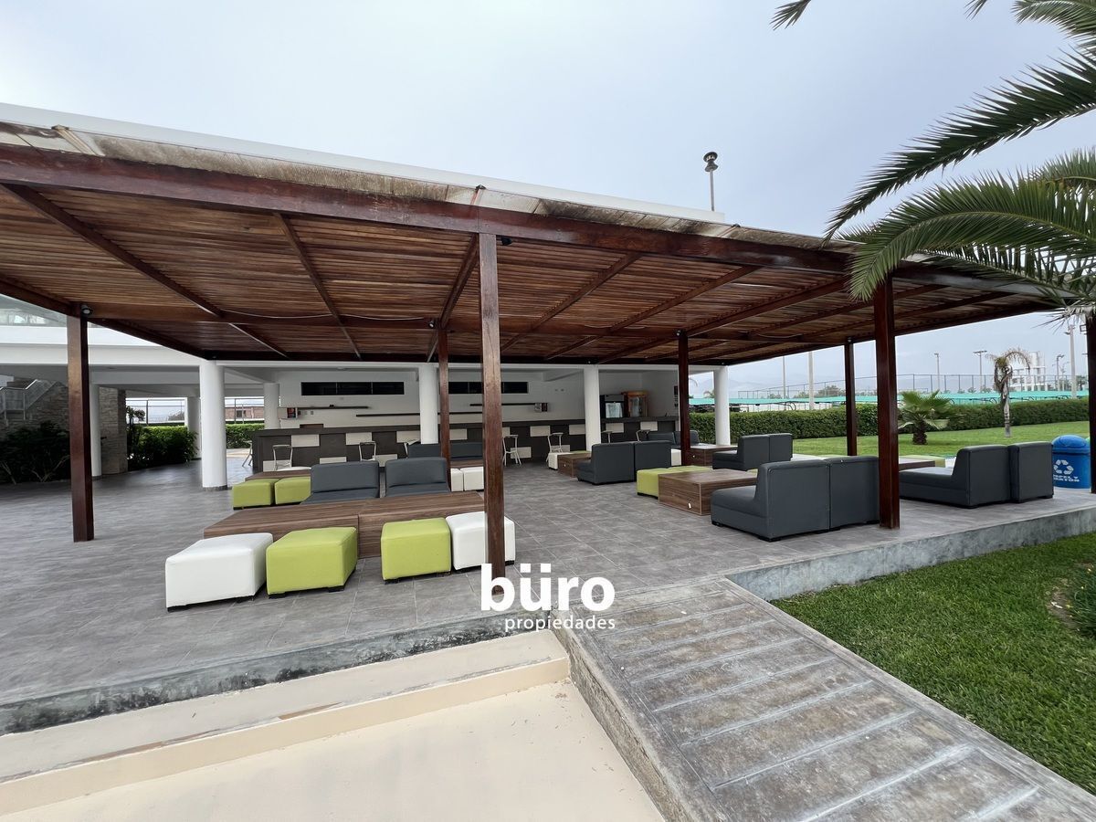 20 de 25: Bar y Restaurante acostado de la piscina