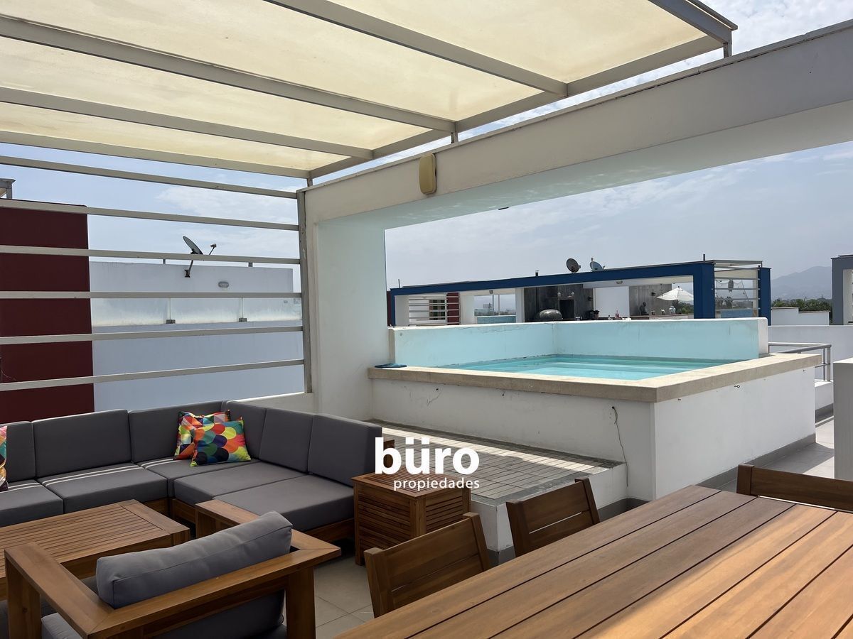 23 de 25: Amplia terraza para reuiones