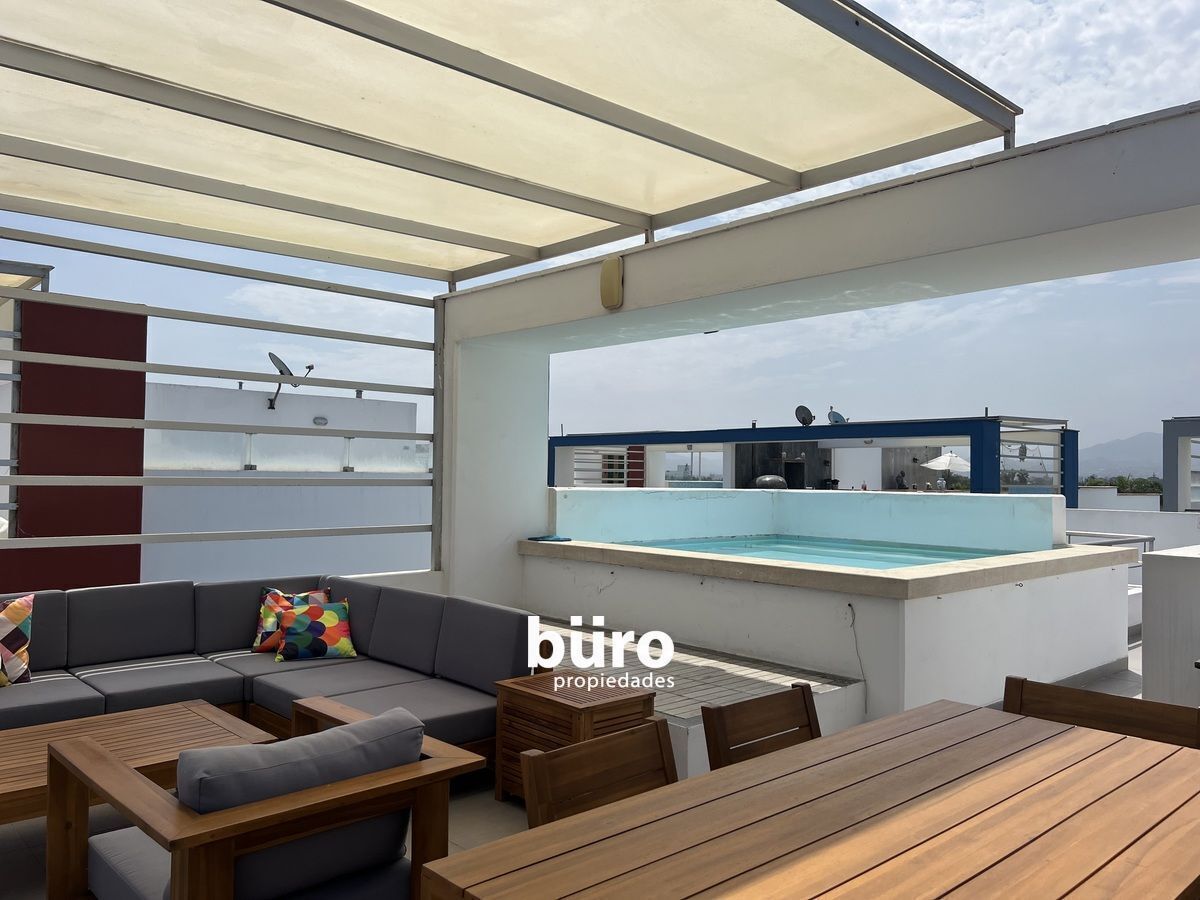 2 of 23: Piscina y terraza con comedor