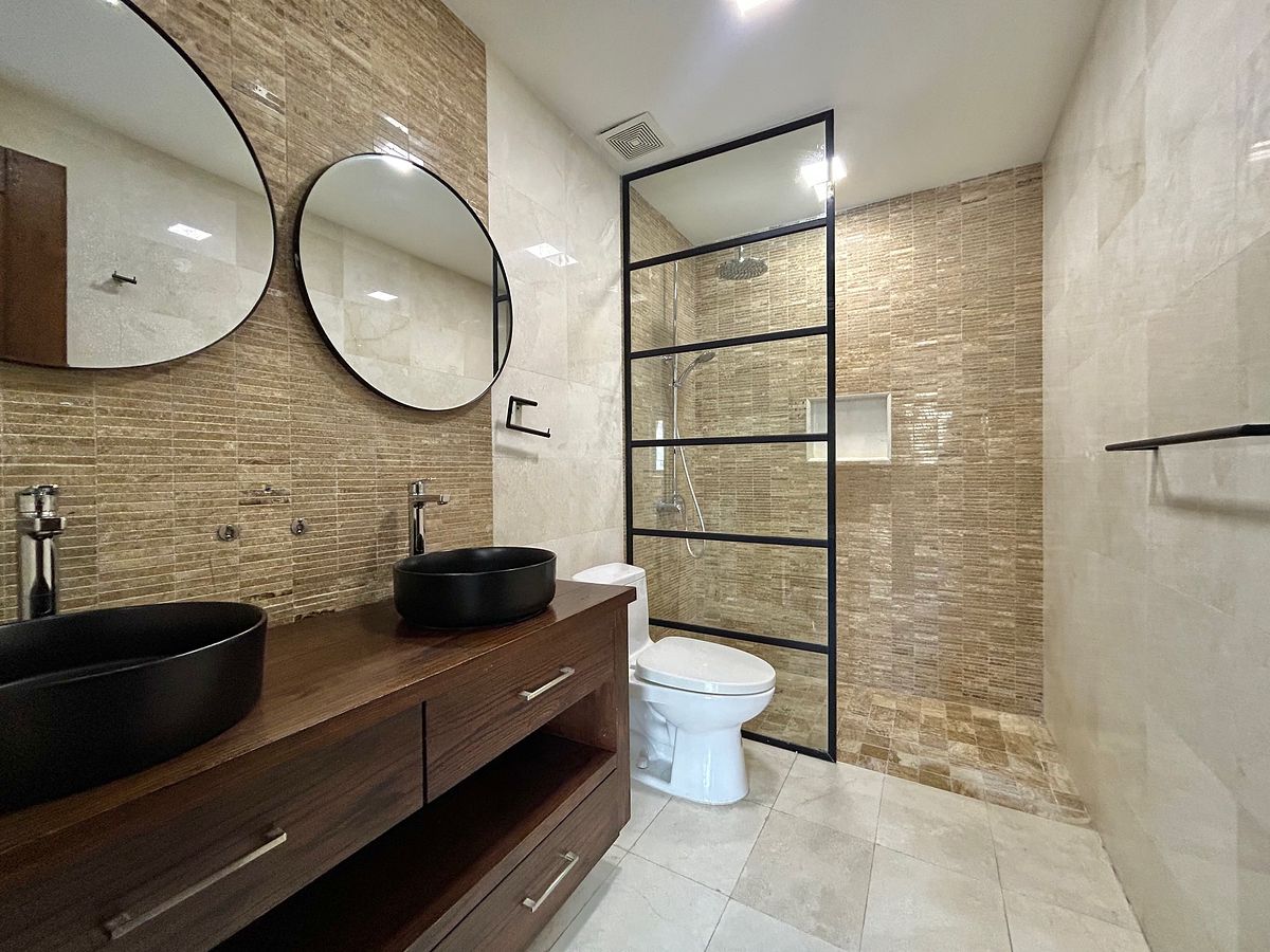 6 de 18: Baño habitación principal
