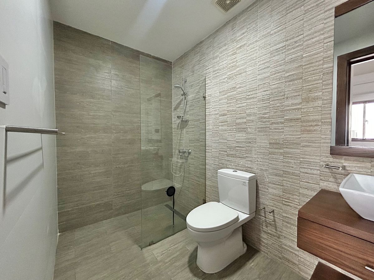 9 de 18: Baño habitación secundaria