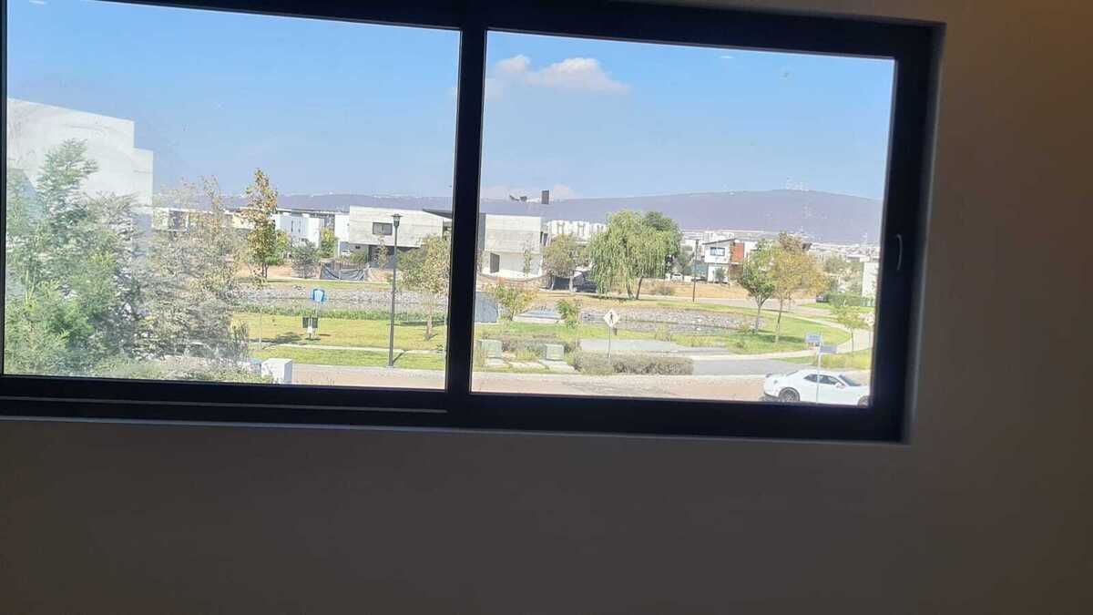 13 of 20: Vista recámara