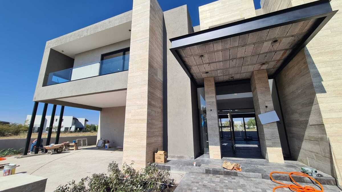 19 of 20: Entrada monumental