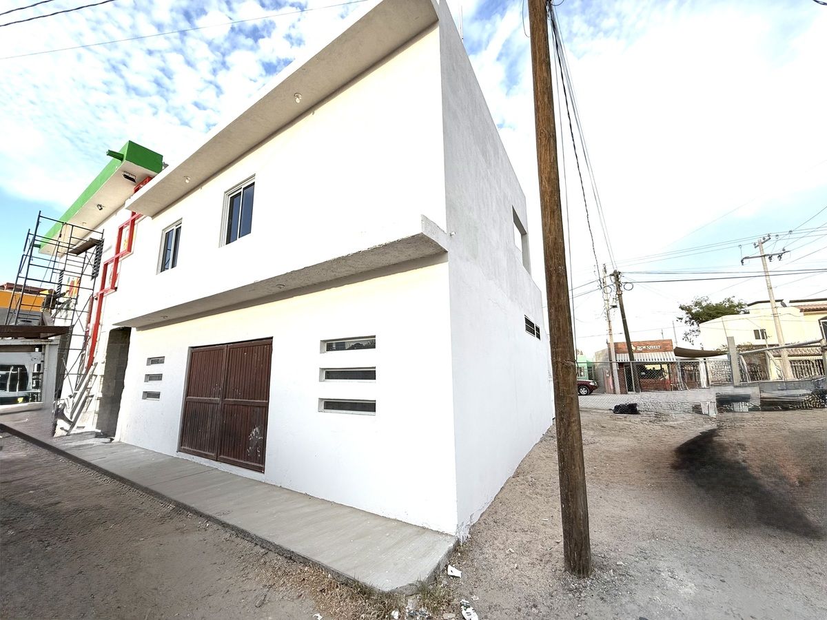 13 de 30: SEGUNDO ACCESO CON PORTÓN DENTRO DE MERCADO DE ABASTOS