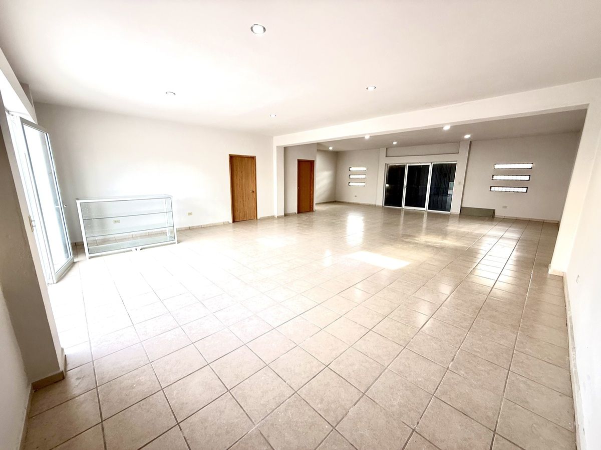 20 de 30: 107 MTS2 CON DOBLE FREMTE COMERCIAL