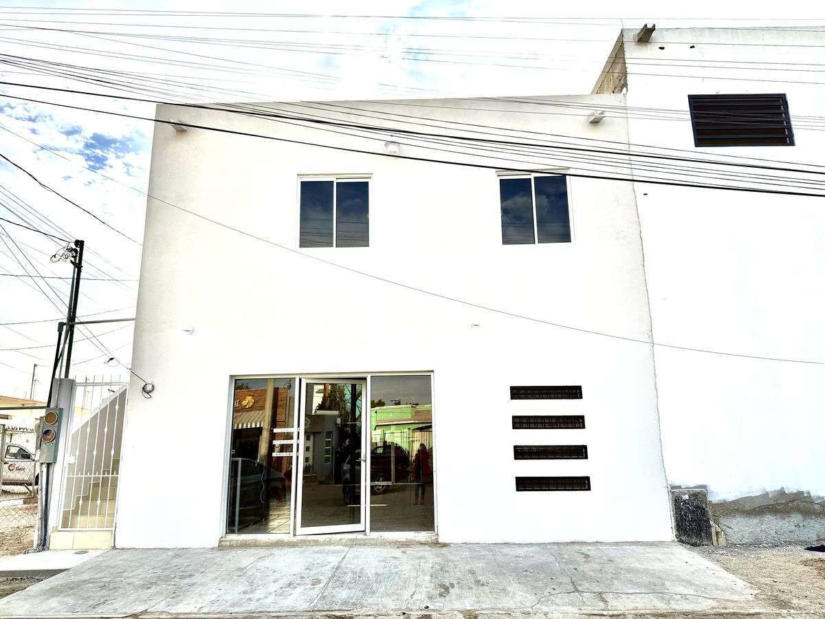 30 de 30: FRENTE DE EDIFICIO SOBRE CALLE TUPARAM