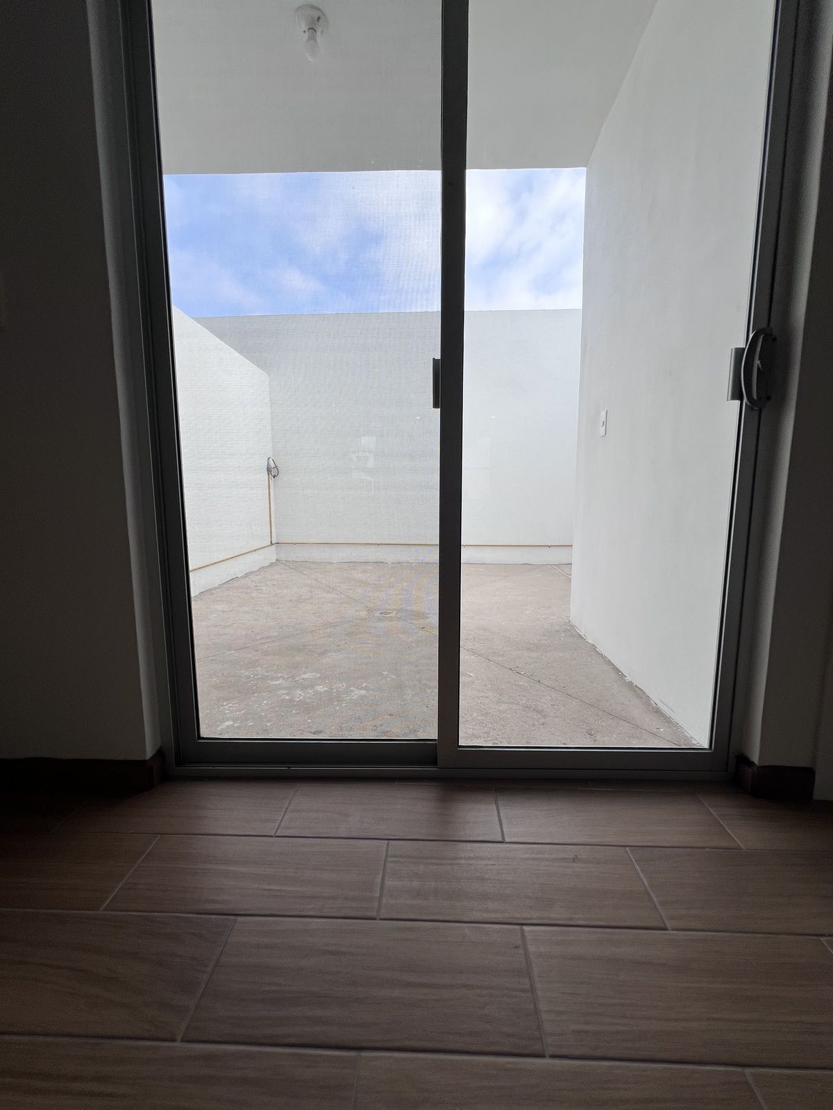 6 de 18: Acceso a patio trasero