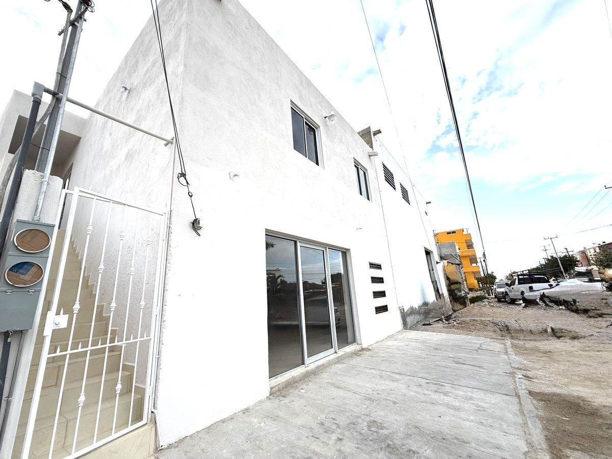 3 de 35: ACCESO A PLANTA ALTA