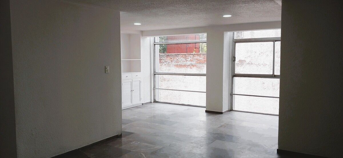 4 de 31: Área de comedor con muy buena entrada de luz y ventilación.
