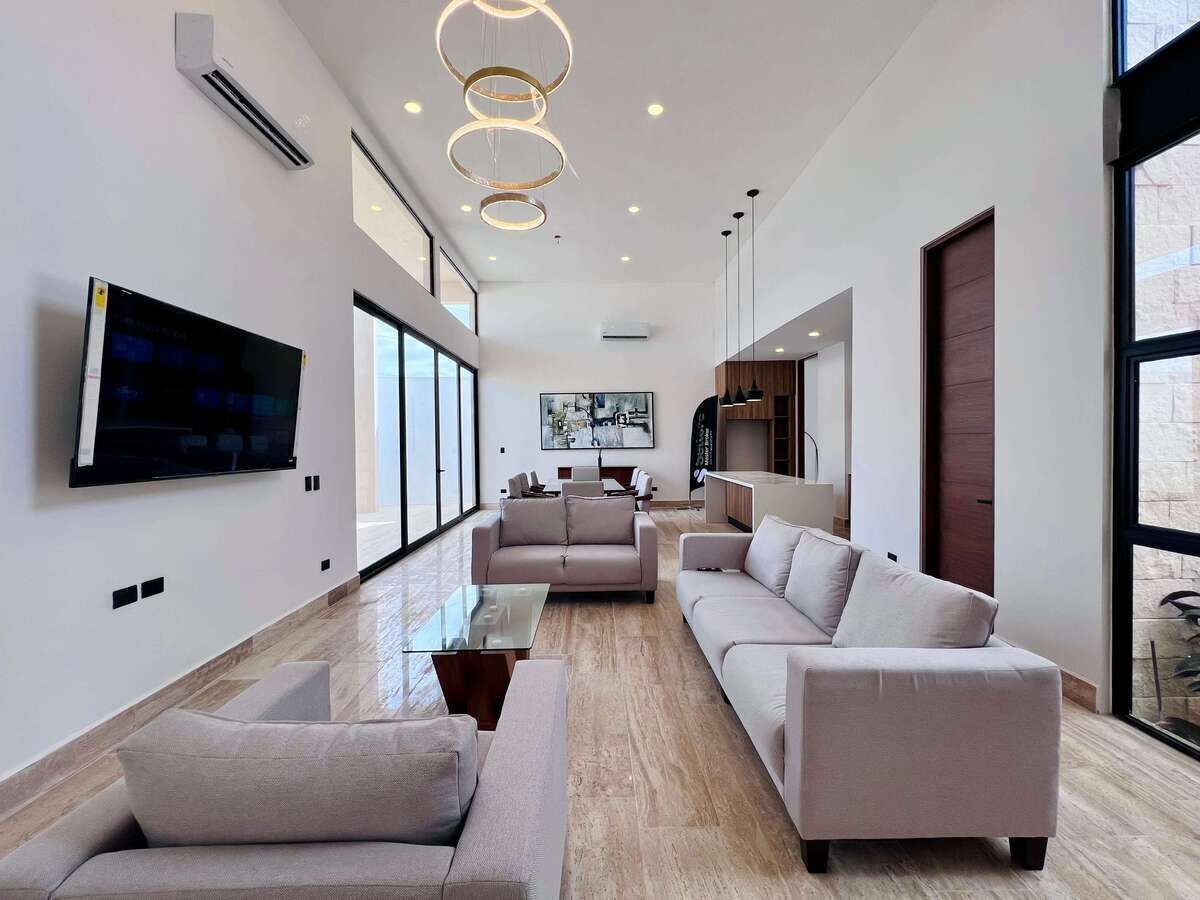 1 de 30: SALA COMEDOR CON ALTURA Y MEDIA