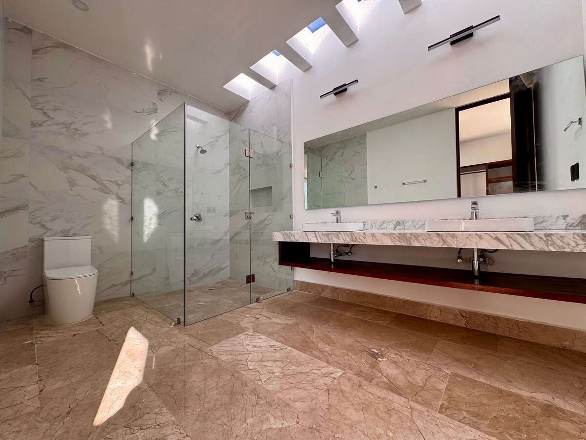 12 de 30: BAÑO RECÁMARA PRINCIPAL