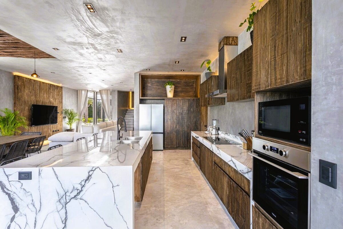 4 de 20: COCINA EQUIPADA CON ISLA EN MARMOL