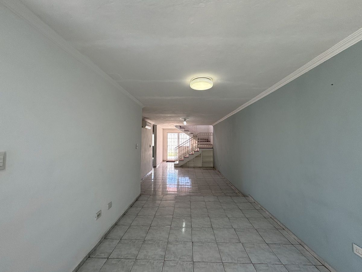 5 de 42: SALA Y COMEDOR CORRIDO