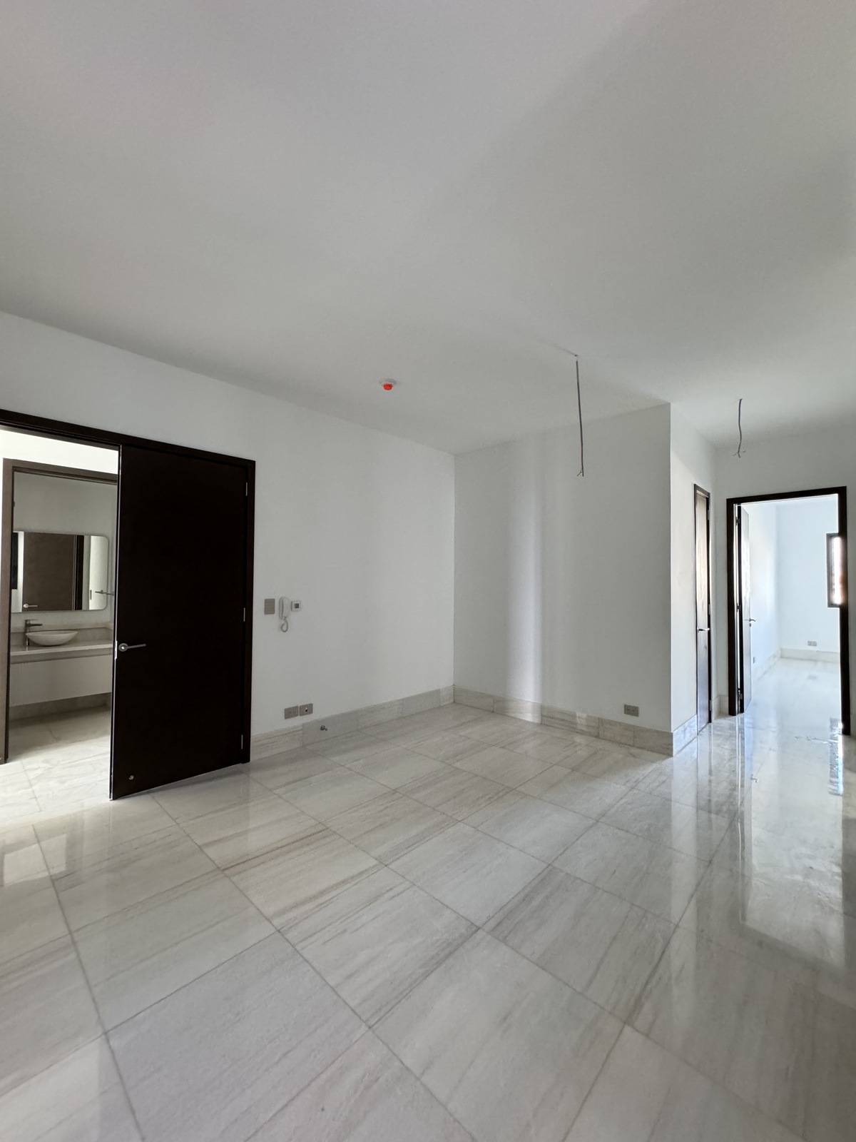 33 de 35: OTRA VISTA DEL FAMILY ROOM