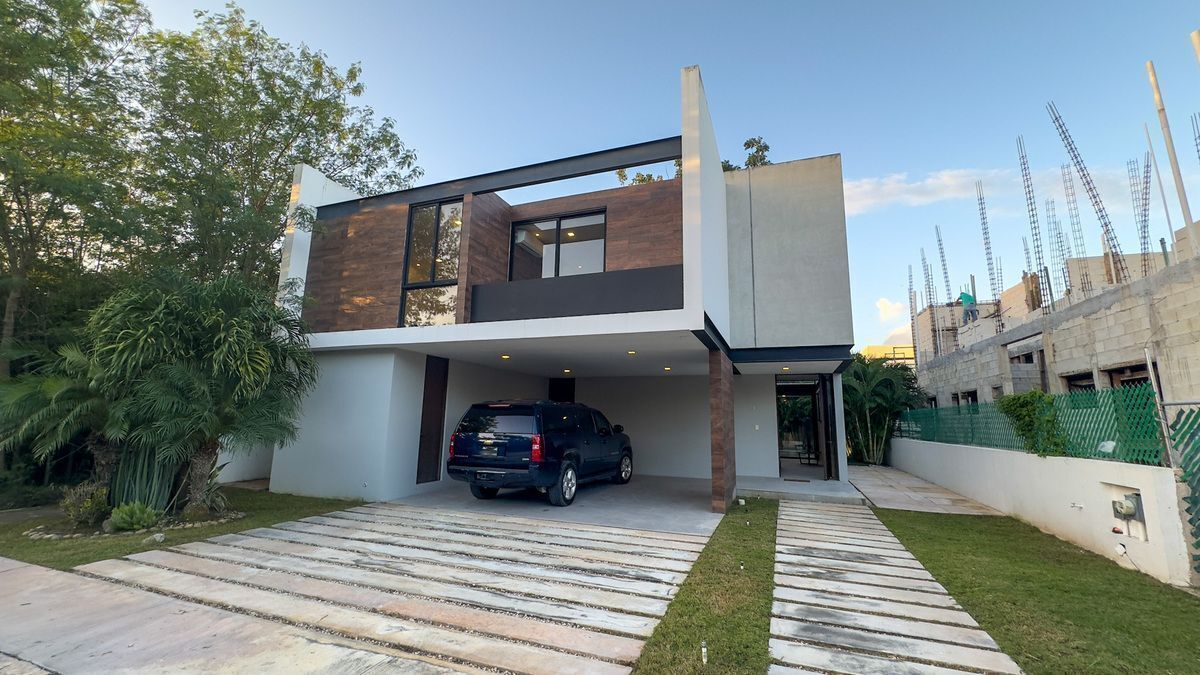 3 de 29: Casa en Venta Merida