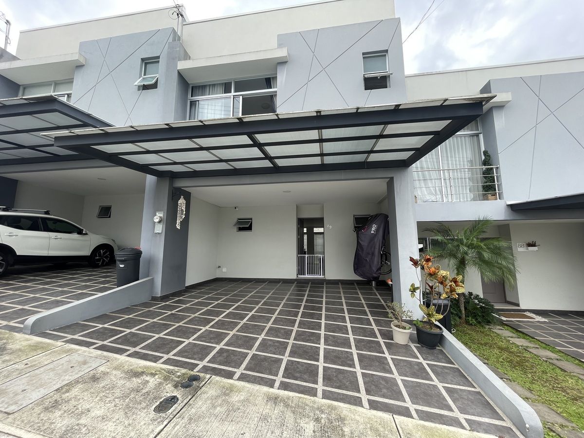1 de 22: Fachada