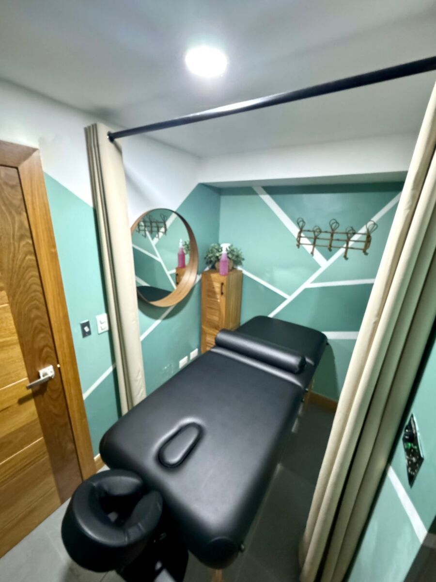 24 de 28: CABINA DE MASAJE