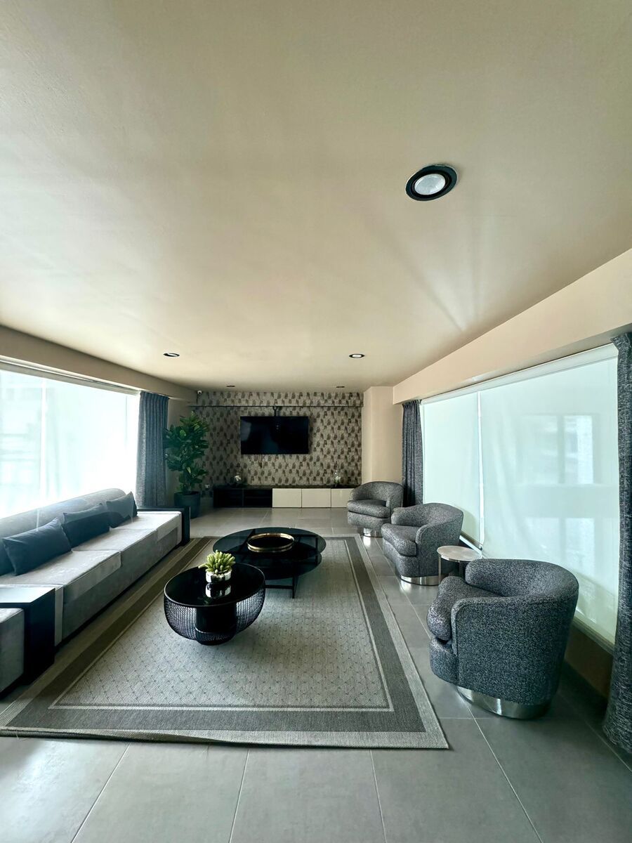 21 de 28: SALON DE REUNIONES