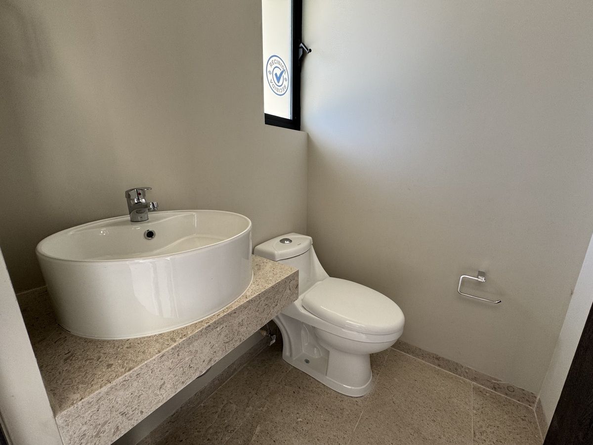 8 de 26: Medio baño