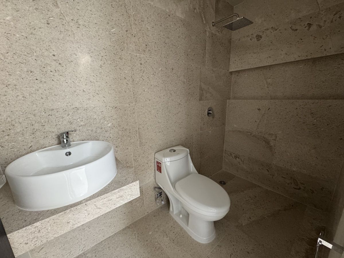 15 de 26: Baño recámaras secundarias 2 y 3