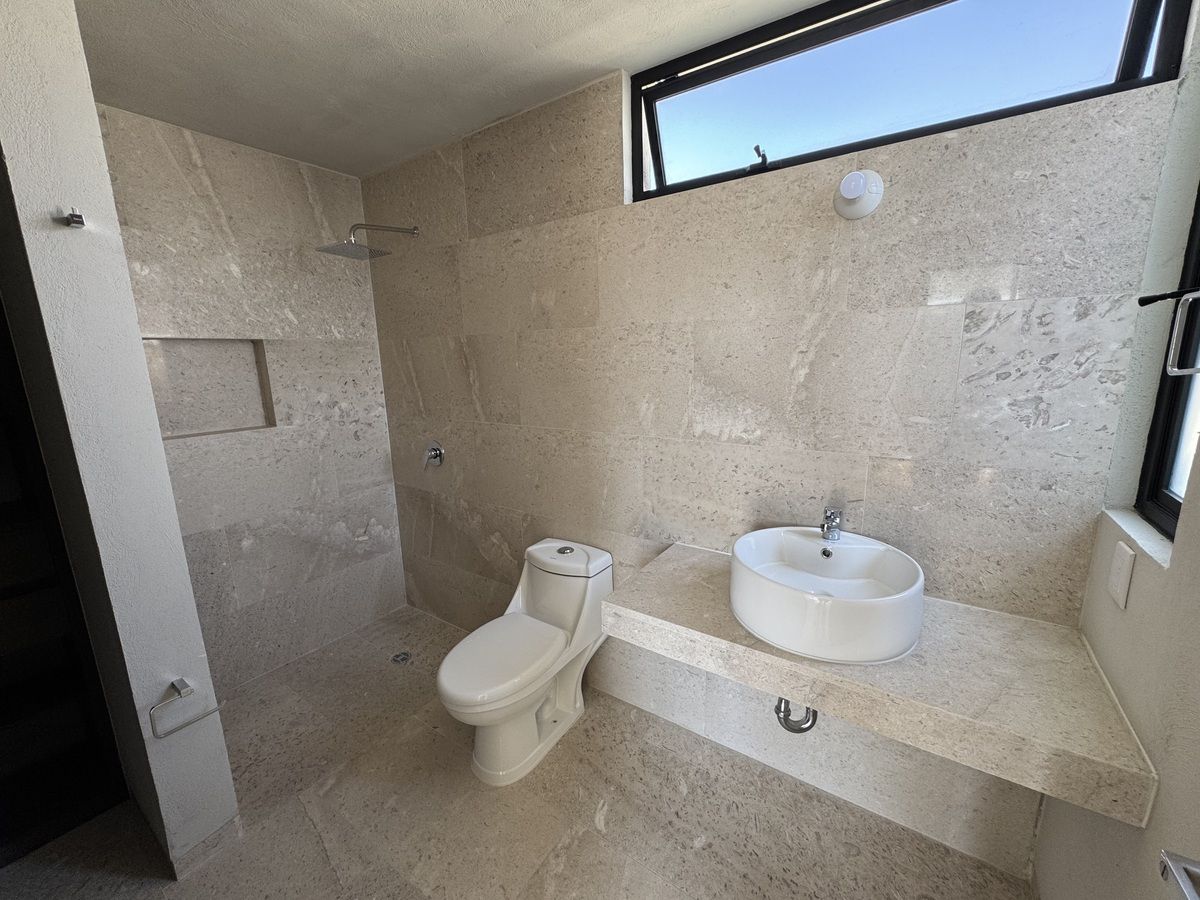 17 de 26: Baño completo rec principal