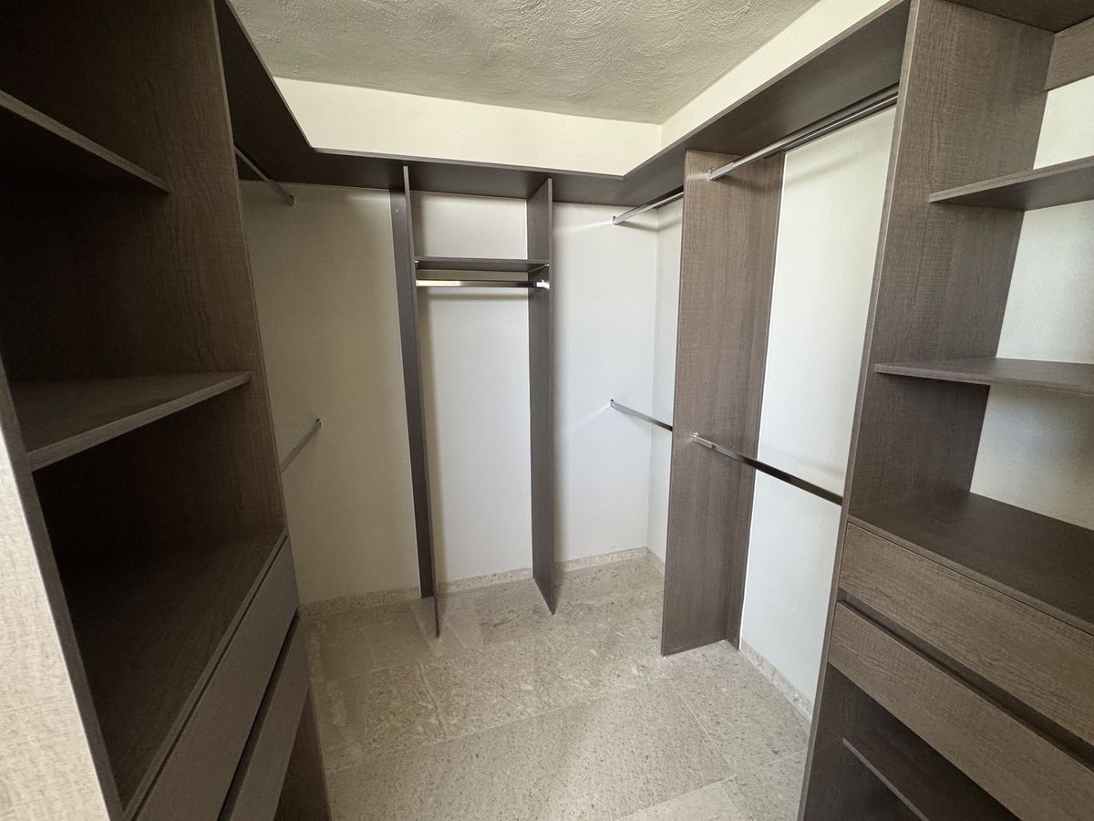 18 de 26: Vestidor rec principal