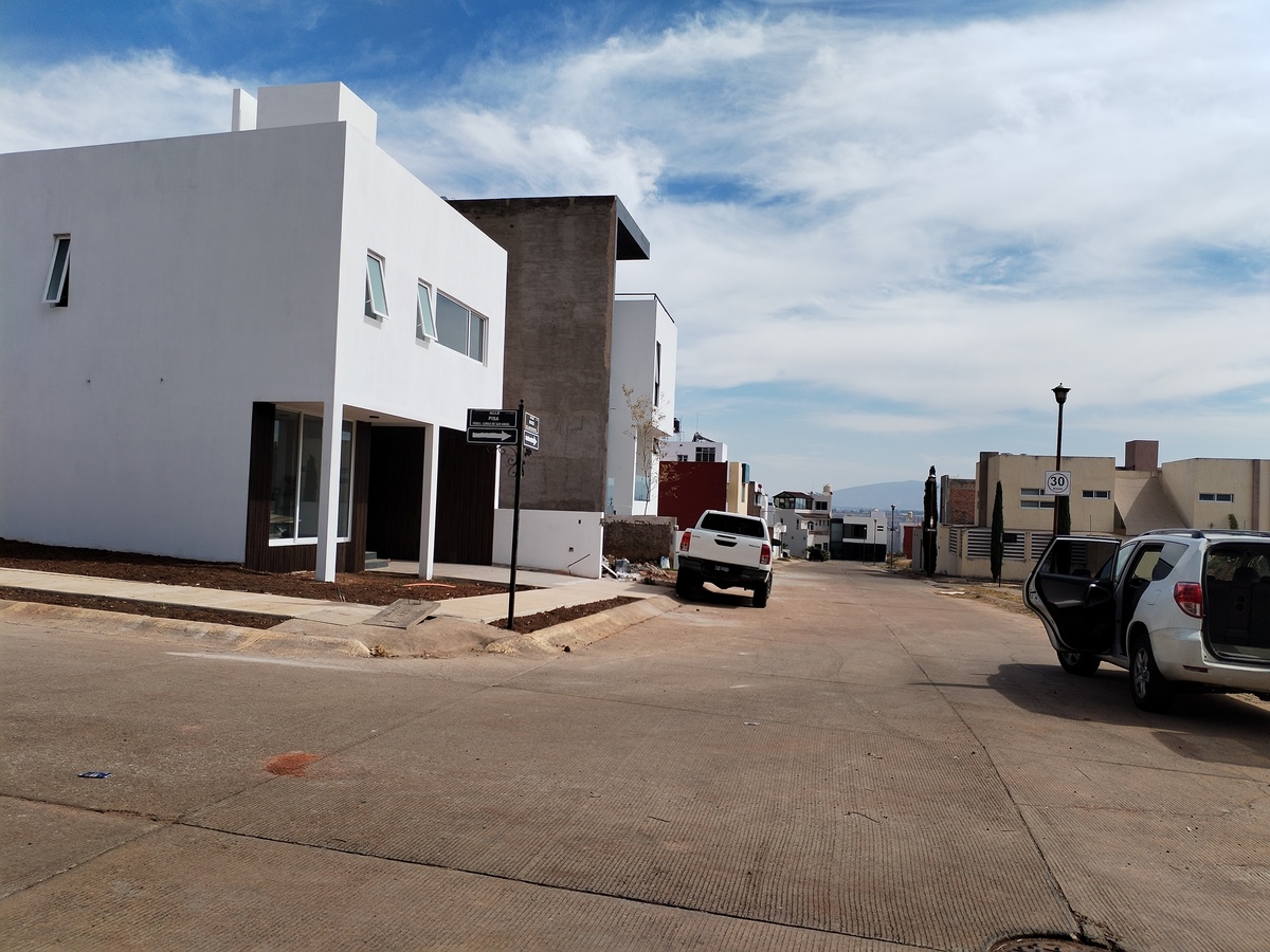 4 de 9: casa en esquina