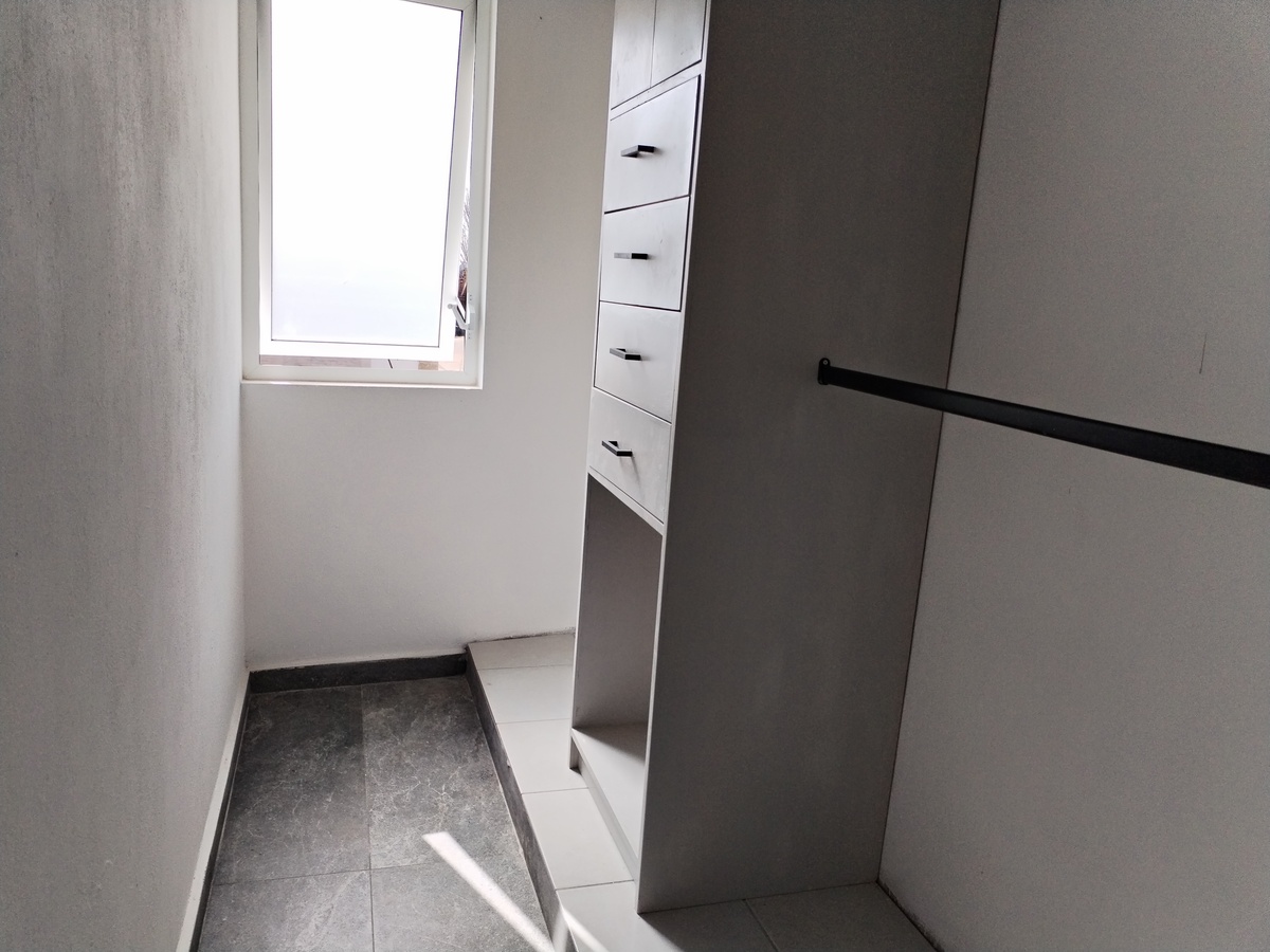 7 de 9: baño con vestidor