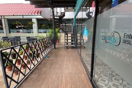 Equipped local for RENT for restaurant or café in front of the Chiapas Tower