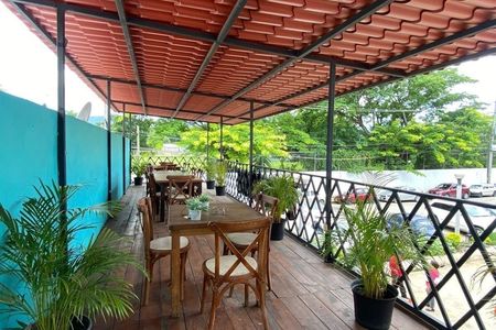 Equipped local for RENT for restaurant or café in front of the Chiapas Tower