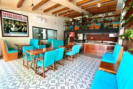 Equipped local for RENT for restaurant or café in front of the Chiapas Tower