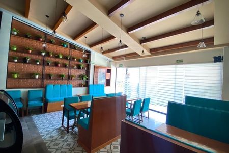 Equipped local for RENT for restaurant or café in front of the Chiapas Tower