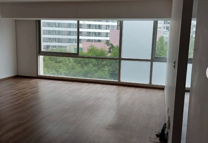 2 of 4: Vista de sala y comedor