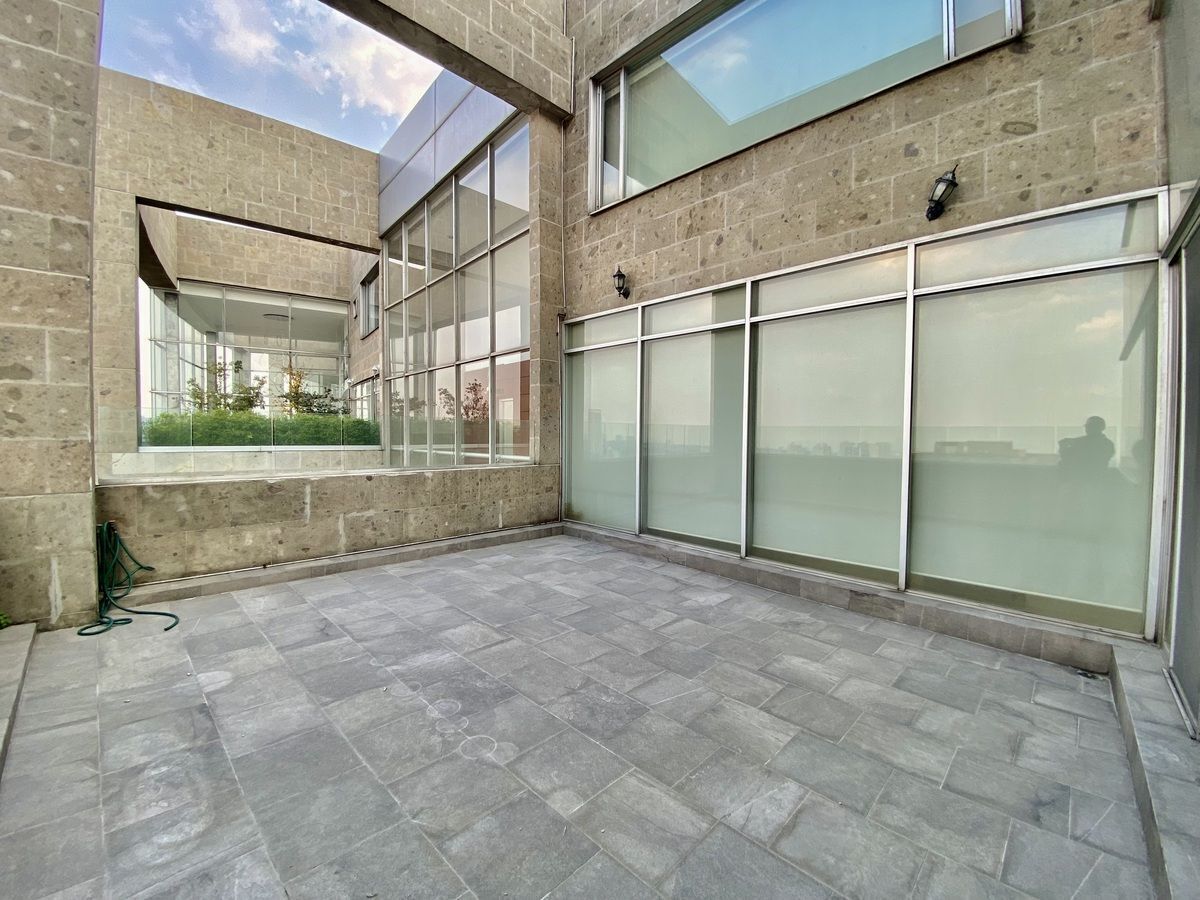 28 de 44: Terraza privada