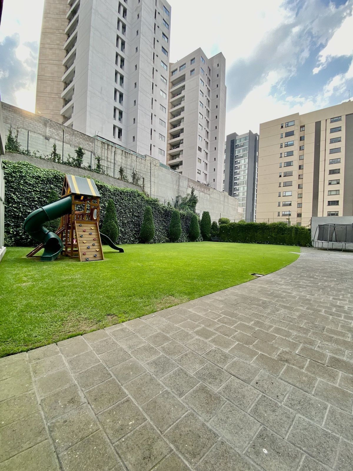 37 de 44: Juegos infantiles