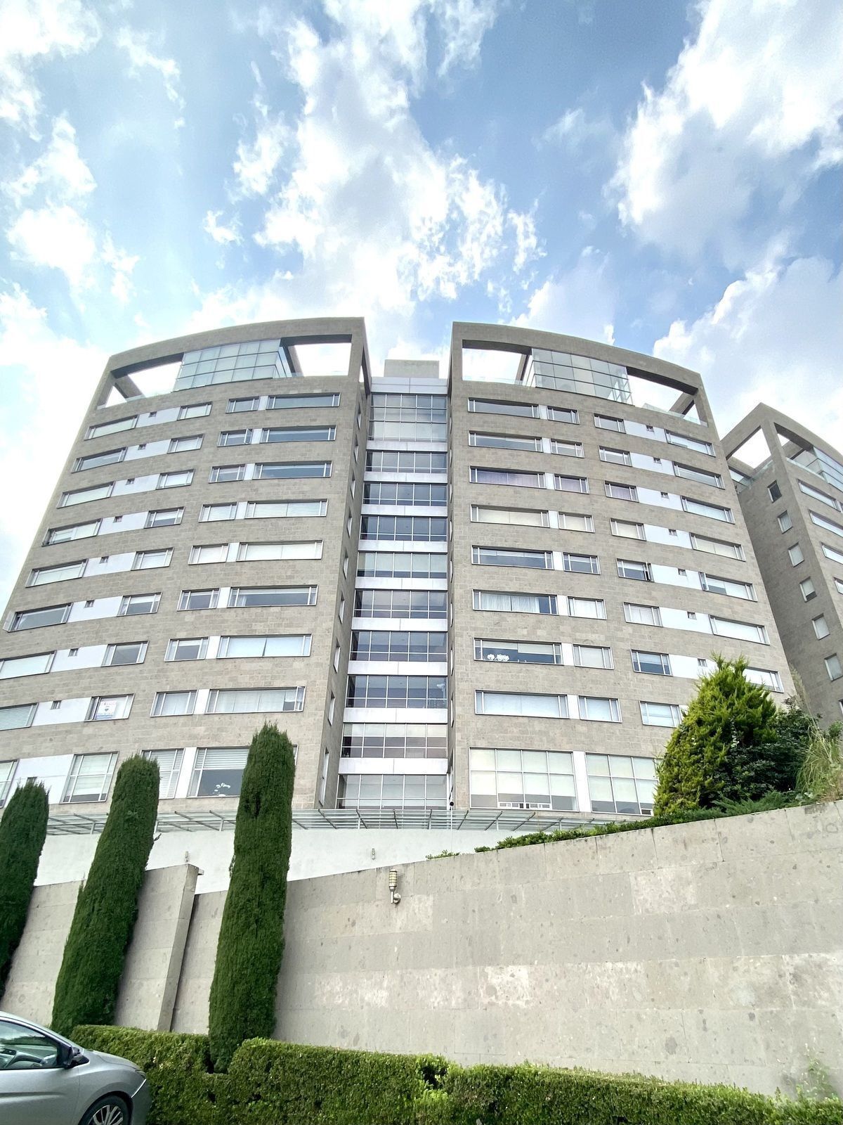 1 de 44: Fachada edificio Torre TAO