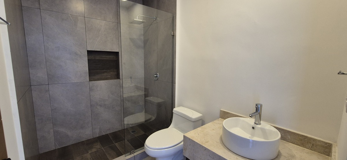 9 de 27: BAÑO COMPLETO