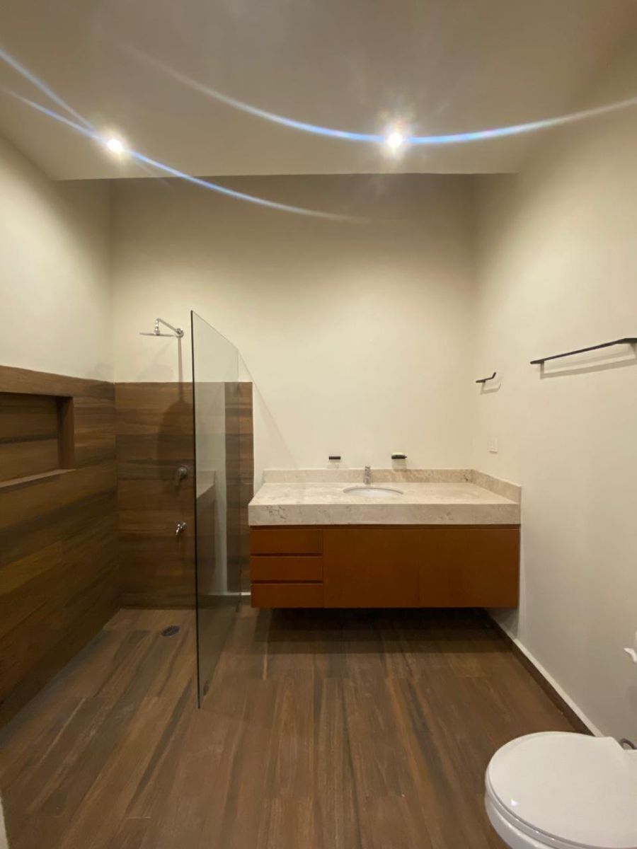 14 de 19: Elegantes baños