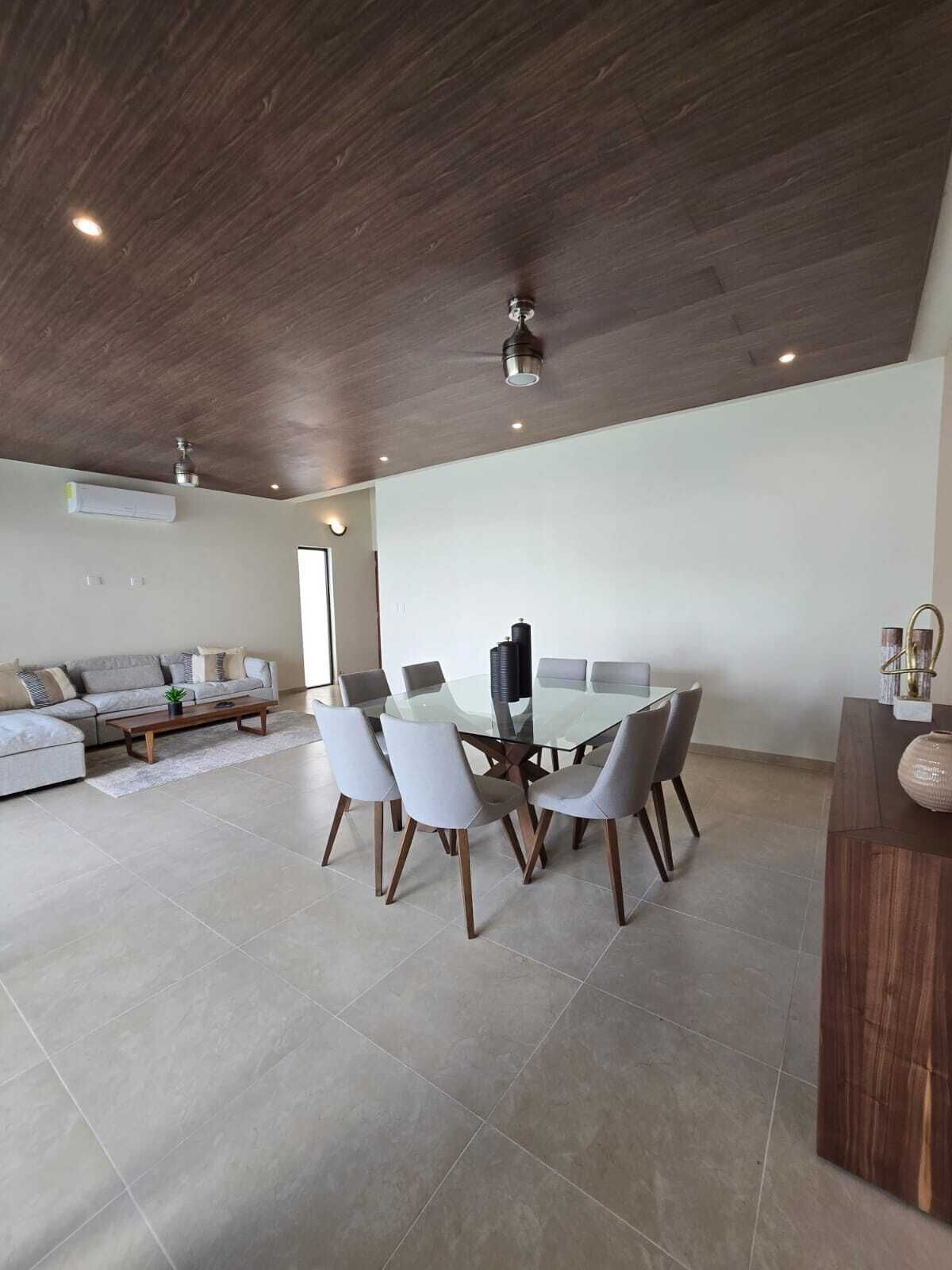 4 of 19: Plafón decorativo en el techo