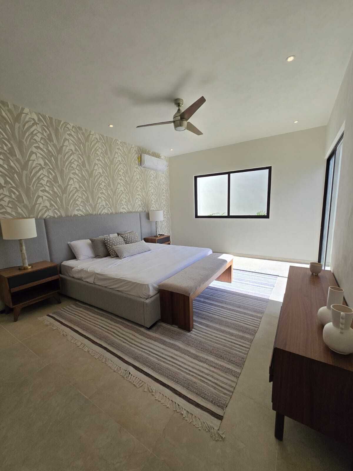 12 de 19: Amplia recámara principal