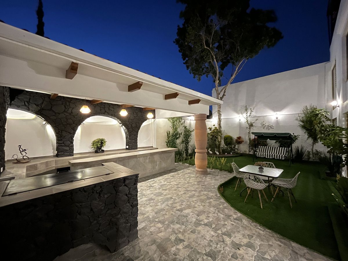 15 de 27: jardín de noche