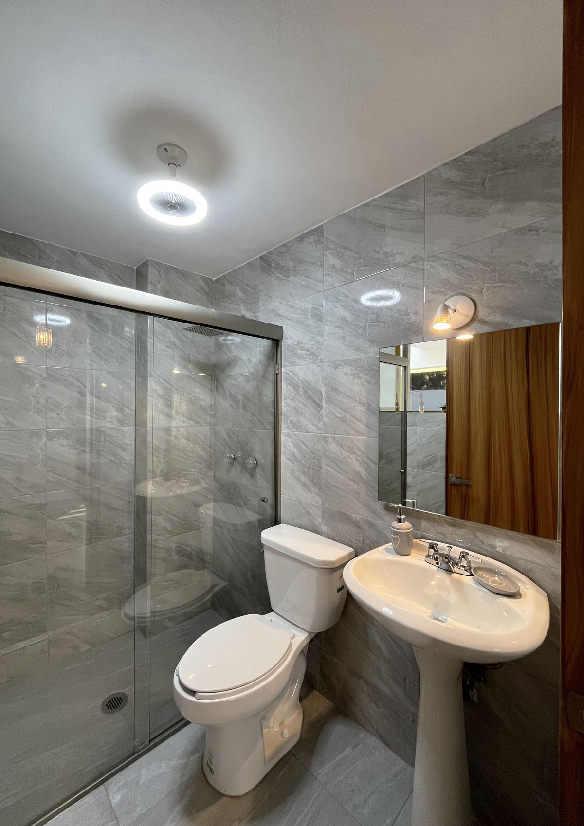 21 de 27: baño compartido