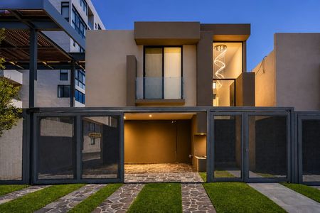 VENTA|Casa 🏠 "Amueblada" de 3R|2.5B|2E en El Refugio 📍Qro.