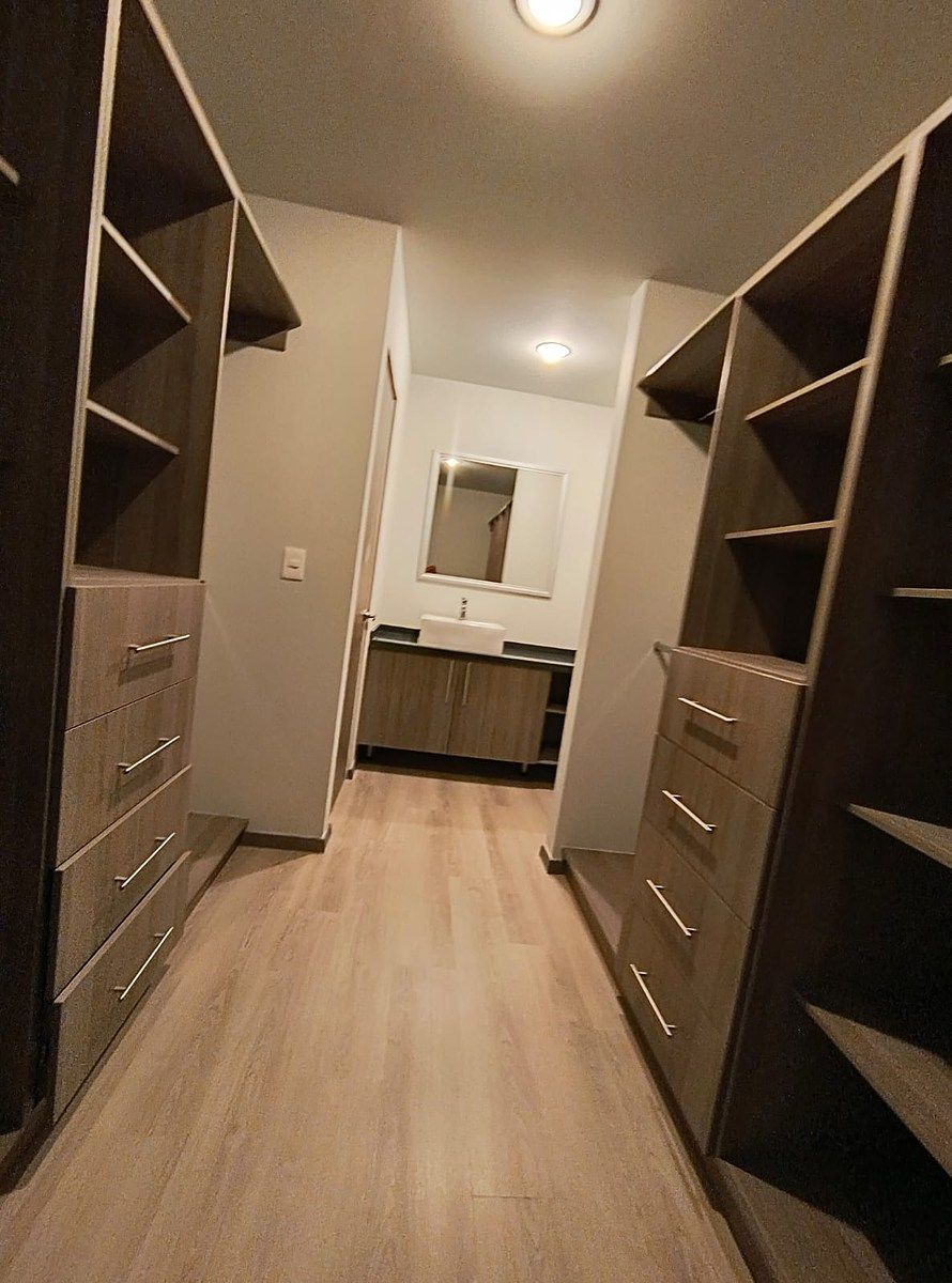 Vestidor y baño en recámara principal, foto 18 de 25