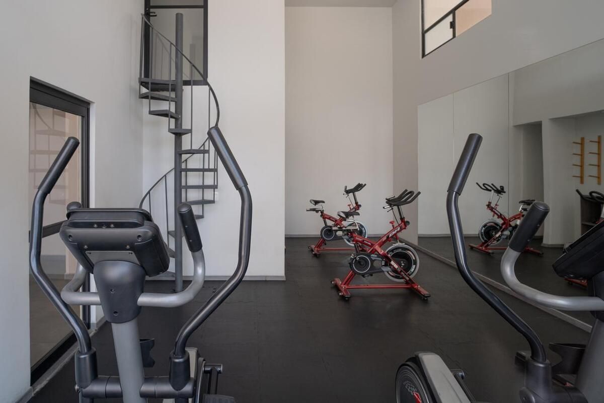 17 of 23: Gimnasio